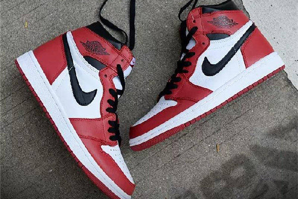 aj怎么看真假 aj去哪里買(mǎi)比較好