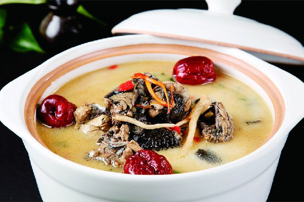 烏雞湯什么時(shí)候放鹽最好 烏雞湯用什么鍋燉比較好 烏雞湯什么時(shí)候放鹽最好 烏雞湯用什么鍋燉比較好