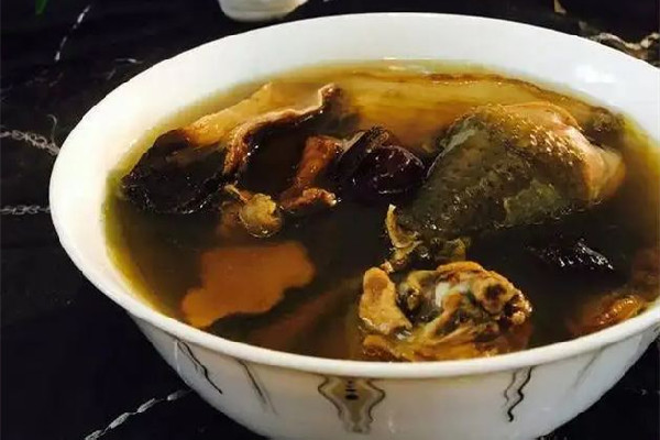 烏雞湯什么時(shí)候放鹽最好 烏雞湯用什么鍋燉比較好 烏雞湯什么時(shí)候放鹽最好 烏雞湯用什么鍋燉比較好