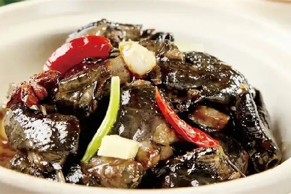 烏雞和普通雞的區(qū)別 烏雞和普通雞的營(yíng)養(yǎng)是一樣的嗎