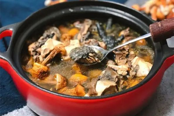 烏雞湯有點(diǎn)苦怎么回事 烏雞湯苦的還能喝嗎 烏雞湯有點(diǎn)苦怎么回事 烏雞湯苦的還能喝嗎