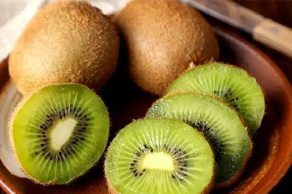 獼猴桃吃多了會上火嗎 獼猴桃吃多了有什么副作用 獼猴桃吃多了會上火嗎 獼猴桃吃多了有什么副作用
