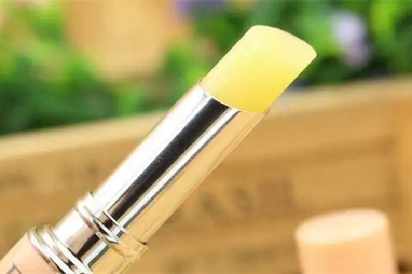 唇膏用到最后擰不出來怎么辦 唇膏可以用多久