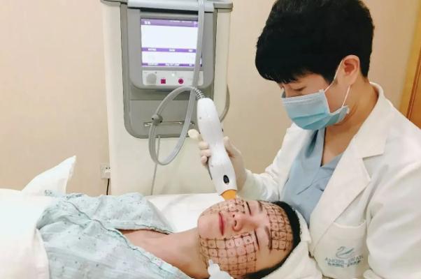 熱瑪吉會(huì)讓玻尿酸消失嗎 熱瑪吉會(huì)傷到面部神經(jīng)嗎 熱瑪吉會(huì)讓玻尿酸消失嗎 熱瑪吉會(huì)傷到面部神經(jīng)嗎