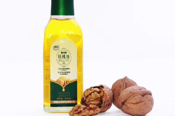 核桃油初榨和冷榨的區(qū)別 核桃油初榨和冷榨哪個好