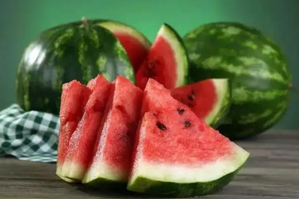 西瓜買(mǎi)回來(lái)沒(méi)熟怎么辦 西瓜沒(méi)熟是什么樣子的