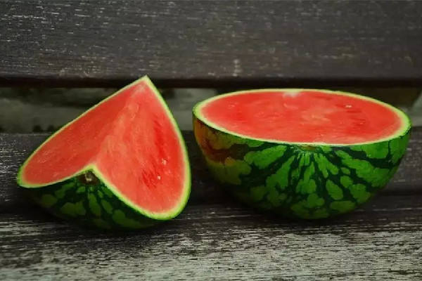 西瓜買回來沒切可以放多久 西瓜可以凍著吃嗎 西瓜買回來沒切可以放多久 西瓜可以凍著吃嗎