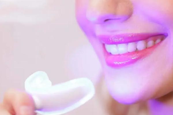 冷光美白牙齒會(huì)很白嗎 冷光美白牙齒對(duì)四環(huán)素牙有用嗎 冷光美白牙齒會(huì)很白嗎 冷光美白牙齒對(duì)四環(huán)素牙有用嗎