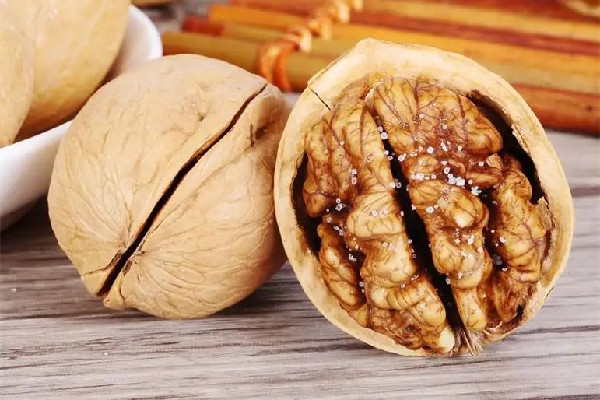 紙皮核桃可以用來煲湯嗎 紙皮核桃可以多吃嗎 紙皮核桃可以用來煲湯嗎 紙皮核桃可以多吃嗎