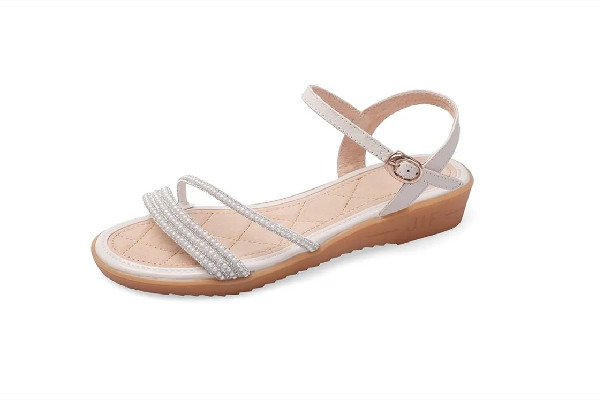 涼鞋買大點好還是小點好 涼鞋買大了一碼該怎么補救 涼鞋買大點好還是小點好 涼鞋買大了一碼該怎么補救