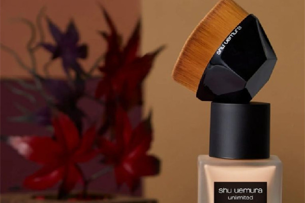 植村秀粉底刷用哪種粉底液 植村秀粉底刷為什么用的搓泥 植村秀粉底刷用哪種粉底液 植村秀粉底刷為什么用的搓泥