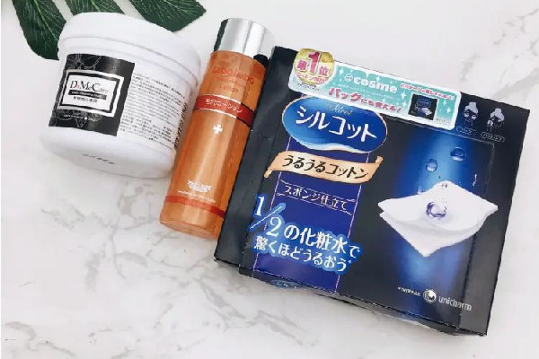 毛孔收斂水在哪個護(hù)膚步驟用 毛孔收斂水和水乳的使用步驟