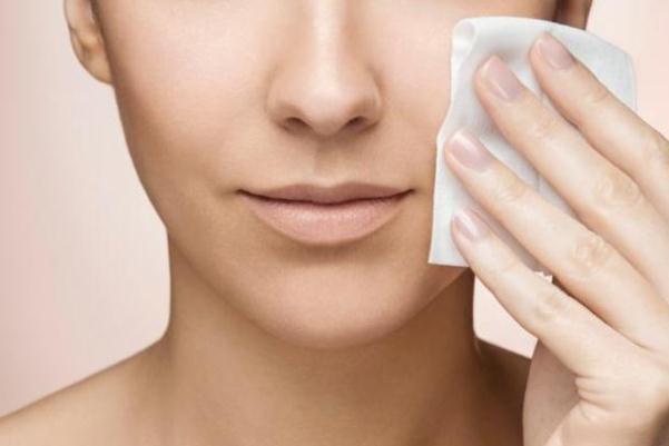 皮膚出油會(huì)導(dǎo)致什么 皮膚出油會(huì)導(dǎo)致皮膚暗黃嗎