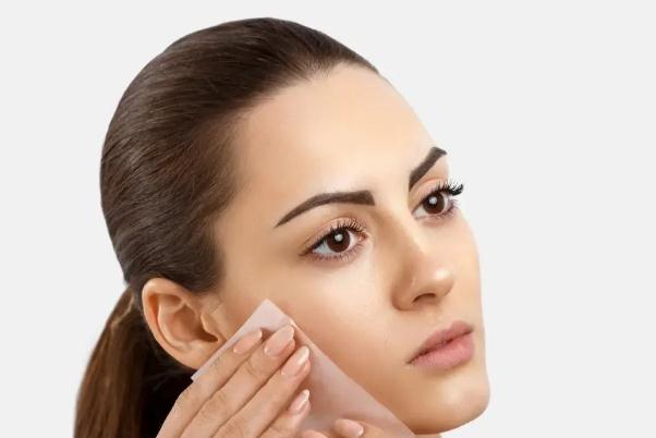 皮膚出油是因?yàn)槠つw缺水嗎 皮膚出油是身體哪里出問(wèn)題了 皮膚出油是因?yàn)槠つw缺水嗎 皮膚出油是身體哪里出問(wèn)題了