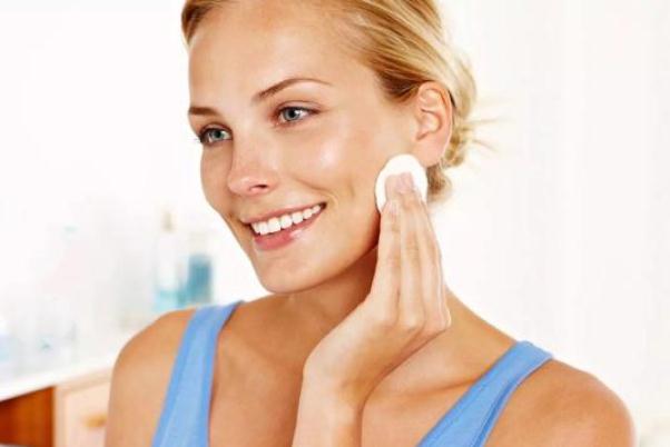 皮膚出油對(duì)身體有害嗎 皮膚出油對(duì)皮膚好嗎