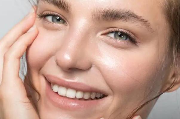 皮膚出油是因?yàn)槠つw缺水嗎 皮膚出油是身體哪里出問(wèn)題了 皮膚出油是因?yàn)槠つw缺水嗎 皮膚出油是身體哪里出問(wèn)題了