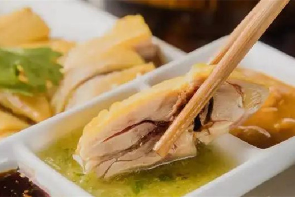 白切雞為什么那么黃 白斬雞皮怎么變黃 白切雞為什么那么黃 白斬雞皮怎么變黃