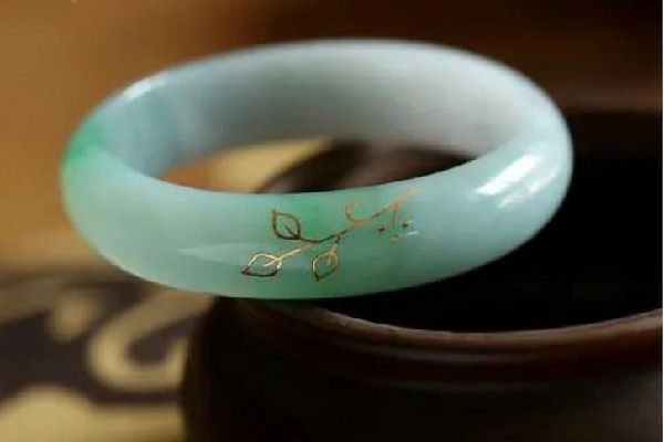 貴妃鐲有棉好還是無棉好 貴妃鐲有裂痕怎么辦 貴妃鐲有棉好還是無棉好 貴妃鐲有裂痕怎么辦