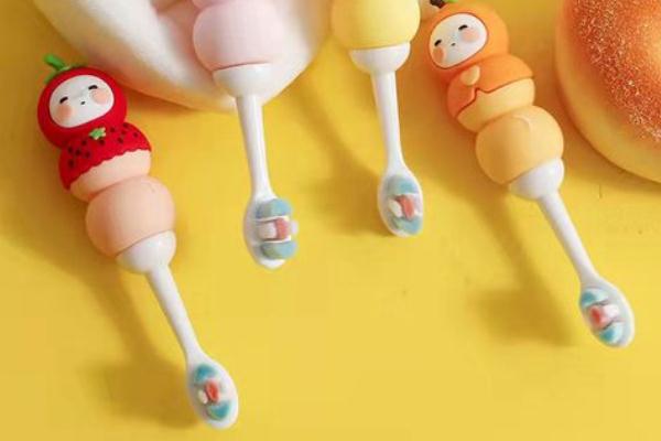 兒童牙刷對(duì)牙齒好嗎 適合嬰幼兒使用的牙刷應(yīng)是什么 兒童牙刷對(duì)牙齒好嗎 適合嬰幼兒使用的牙刷應(yīng)是什么