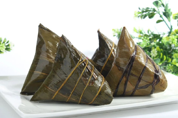 生粽子煮多長(zhǎng)時(shí)間才能煮熟 生粽子用冷水還是熱水煮 生粽子煮多長(zhǎng)時(shí)間才能煮熟 生粽子用冷水還是熱水煮