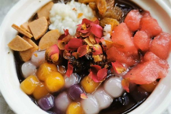 冰粉用的石灰是什么石灰 冰粉和水的比例是多少 冰粉用的石灰是什么石灰 冰粉和水的比例是多少