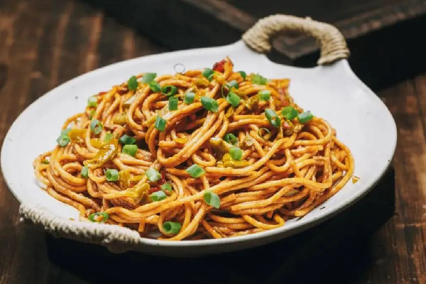 熱干面用的是什么面 熱干面燙多長時(shí)間為最佳 熱干面用的是什么面 熱干面燙多長時(shí)間為最佳