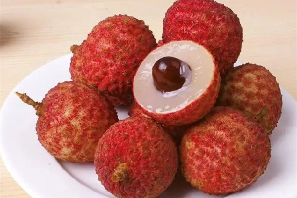 荔枝買紅的還是買綠的 荔枝買回來是青的怎么辦 荔枝買紅的還是買綠的 荔枝買回來是青的怎么辦