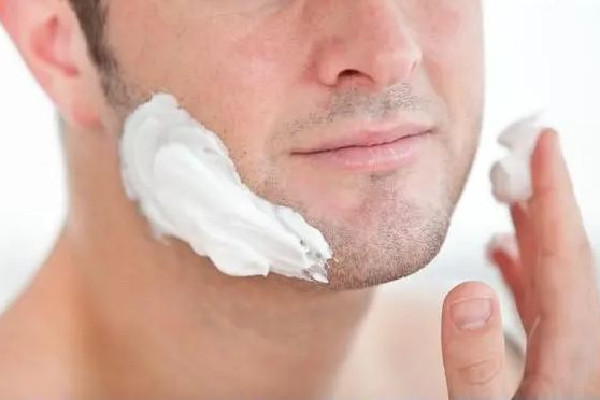 刮胡子是用剃須刀好還是刮胡刀好 刮胡子用什么刮最好 刮胡子是用剃須刀好還是刮胡刀好 刮胡子用什么刮最好