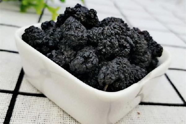 桑葚干用開水泡還是溫水泡 桑葚干用多少度的水泡最好 桑葚干用開水泡還是溫水泡 桑葚干用多少度的水泡最好