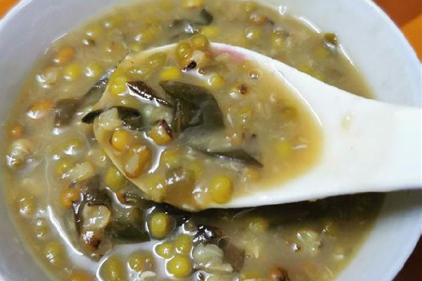 綠豆沙可以在冰箱放多久 綠豆沙放一晚上還能吃嗎 綠豆沙可以在冰箱放多久 綠豆沙放一晚上還能吃嗎