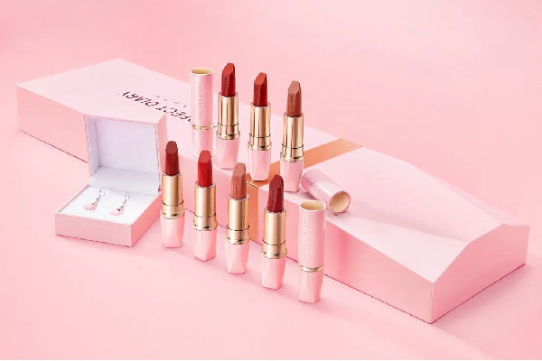 完美日記口紅會不會容易掉色 完美日記口紅會沾杯嗎 完美日記口紅會不會容易掉色 完美日記口紅會沾杯嗎