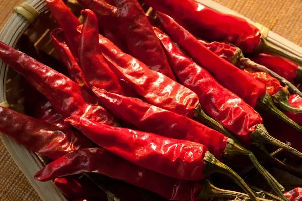 干辣椒的功效與作用 干辣椒可以做辣椒醬嗎 干辣椒的功效與作用 干辣椒可以做辣椒醬嗎