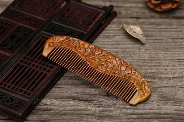 木梳子和牛角梳哪個(gè)好 木梳子買回來(lái)怎么處理