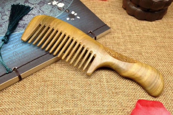 木梳子斷了還能繼續(xù)用嗎 木梳子用什么膠水粘 木梳子斷了還能繼續(xù)用嗎 木梳子用什么膠水粘