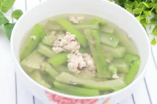 絲瓜湯和鯽魚(yú)湯哪個(gè)更下奶 絲瓜湯適合產(chǎn)婦吃嗎