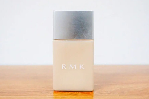 粉底液要選比自己白的色號(hào)嗎 粉底液買(mǎi)自然色還是象牙白 粉底液要選比自己白的色號(hào)嗎 粉底液買(mǎi)自然色還是象牙白