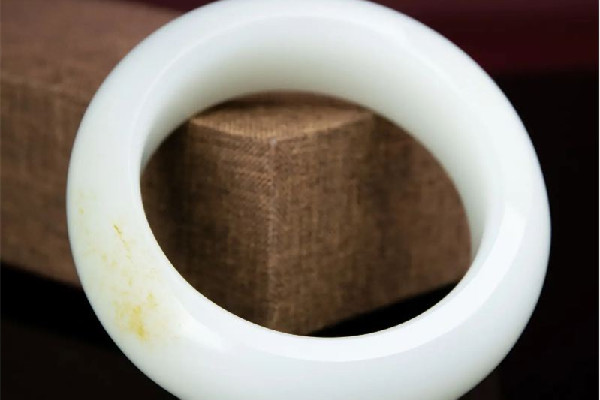 和田玉的作用和功效 和田玉對(duì)身體有害嗎 和田玉的作用和功效 和田玉對(duì)身體有害嗎