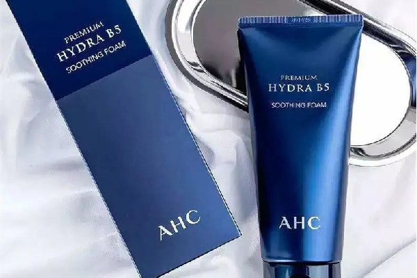 洗面奶進(jìn)到眼睛里很疼怎辦 洗面奶進(jìn)眼睛里會(huì)影響視力嗎 洗面奶進(jìn)到眼睛里很疼怎辦 洗面奶進(jìn)眼睛里會(huì)影響視力嗎