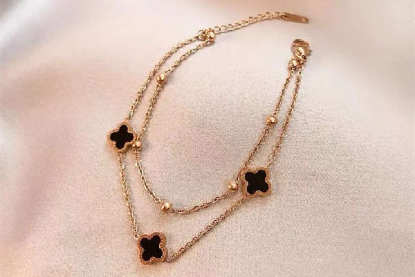 項鏈買黃金還是鉑金好 項鏈買什么材質(zhì)不褪色 項鏈買黃金還是鉑金好 項鏈買什么材質(zhì)不褪色