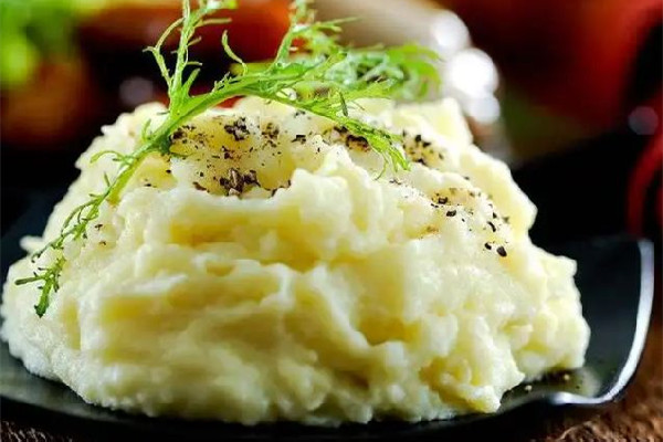 土豆泥可以加奶粉給寶寶吃嗎 土豆泥做輔食可以嗎 土豆泥可以加奶粉給寶寶吃嗎 土豆泥做輔食可以嗎