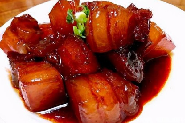 紅燒肉什么時(shí)候放鹽最合適 紅燒肉用生抽還是老抽啊