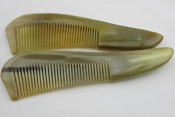 牛角梳買(mǎi)回來(lái)要不要處理一下 牛角梳怎么去除腥臭味 牛角梳買(mǎi)回來(lái)要不要處理一下 牛角梳怎么去除腥臭味