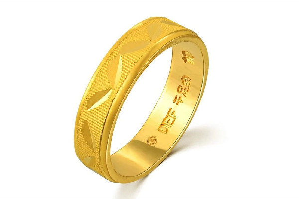 黃金戒指要不要纏紅繩 黃金戒指為什么要纏繩 黃金戒指要不要纏紅繩 黃金戒指為什么要纏繩