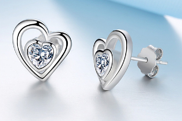 純銀耳釘怎么辨別真假 純銀耳釘有什么標(biāo)志 純銀耳釘怎么辨別真假 純銀耳釘有什么標(biāo)志