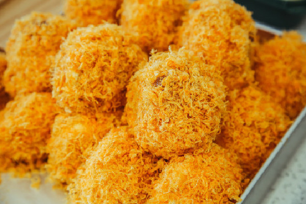 肉松小貝和蛋黃酥哪個(gè)熱量高 肉松小貝適合當(dāng)零食嗎