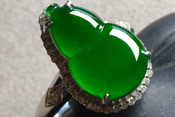 帝王綠有黑點(diǎn)對價(jià)格的影響 帝王綠有棉嗎