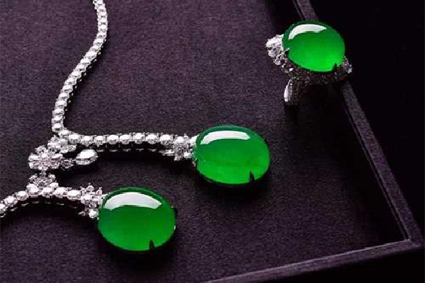 帝王綠有黑點(diǎn)對價(jià)格的影響 帝王綠有棉嗎