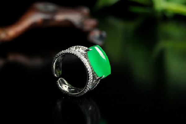 帝王綠有黑點(diǎn)對價(jià)格的影響 帝王綠有棉嗎