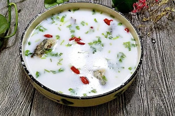 鯽魚(yú)湯的功效和作用 鯽魚(yú)湯可以下奶嗎