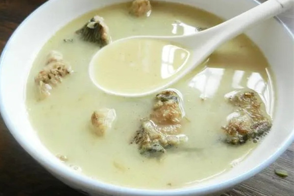鯽魚(yú)湯和豬蹄湯哪個(gè)下奶效果好 鯽魚(yú)湯的營(yíng)養(yǎng)在肉里還是在湯里 鯽魚(yú)湯和豬蹄湯哪個(gè)下奶效果好 鯽魚(yú)湯的營(yíng)養(yǎng)在肉里還是在湯里